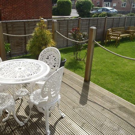 Gables Court Holiday Apartments Суонидж Экстерьер фото