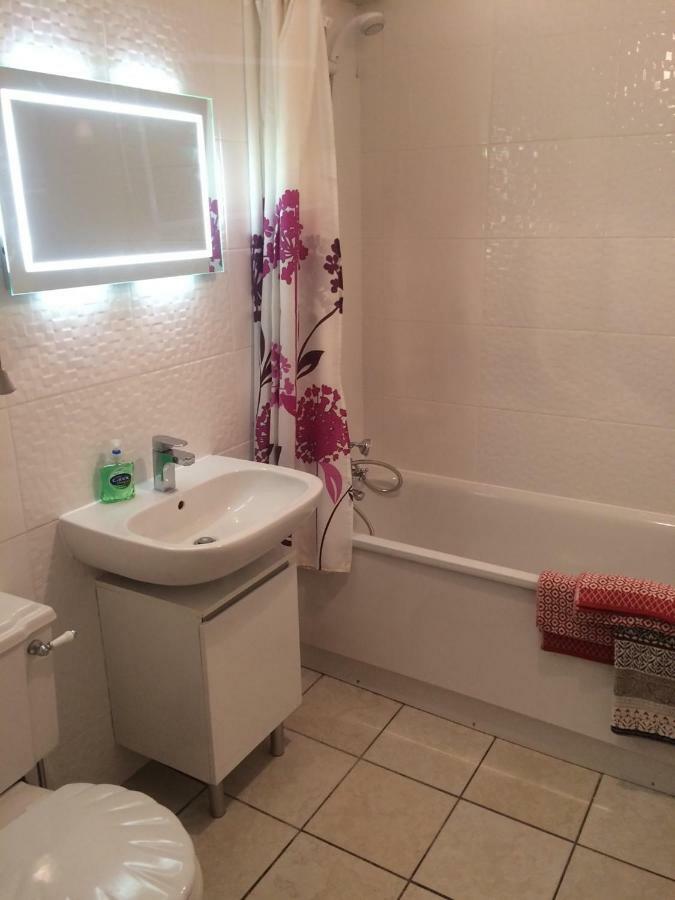 Gables Court Holiday Apartments Суонидж Экстерьер фото